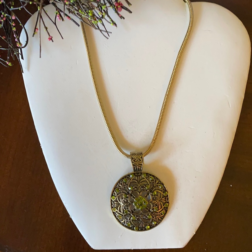 Gold pendant Necklace